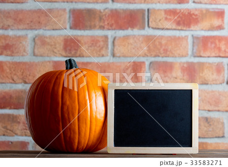 Autumn pumpkin and blackboard menu Autumn pumpkin and blackboard menu 33583271