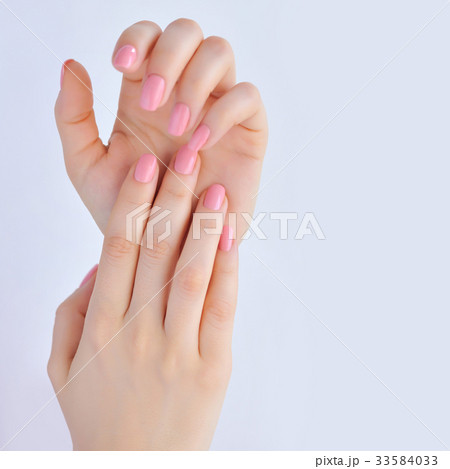 Closeup of hands of young woman with pink manicure 33584033