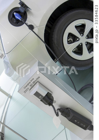 Charging the PHEV vehicle | プラグイン・ハイブリッド車の充電 33584623