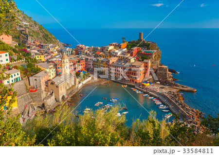 Panorama of Vernazza, Cinque Terre, Liguria, Italy 33584811