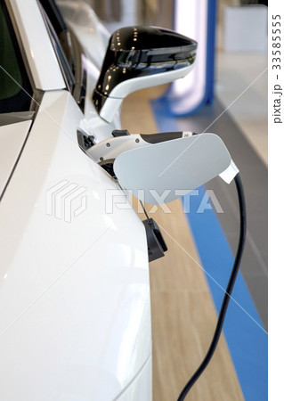 Charging the PHEV vehicle | プラグイン・ハイブリッド車の充電 33585555