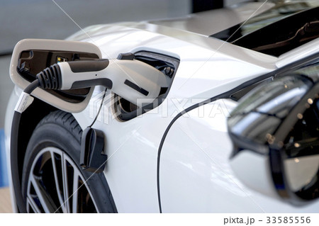 Charging the PHEV vehicle | プラグイン・ハイブリッド車の充電 33585556