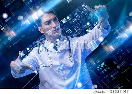 Concept of telemedicine with male doctor 33587447