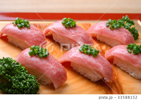 和牛握り寿司 33588152