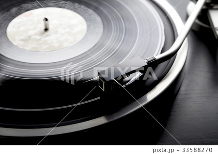 レコードとレコードプレーヤー 33588270