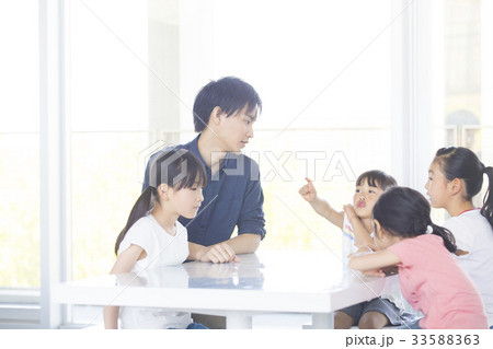 先生と小学生 33588363