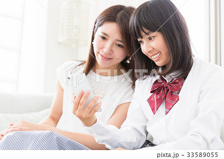 親娘とスマホ 制服 親娘とスマホ 制服 33589055