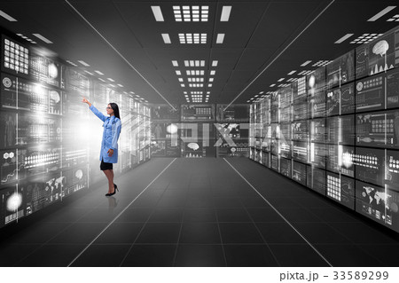 Concept of telemedicine with female doctor 33589299