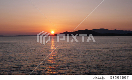 夕焼け 海 月尾島 33592697