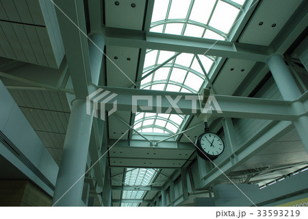 空港 時計 天窓 33593219