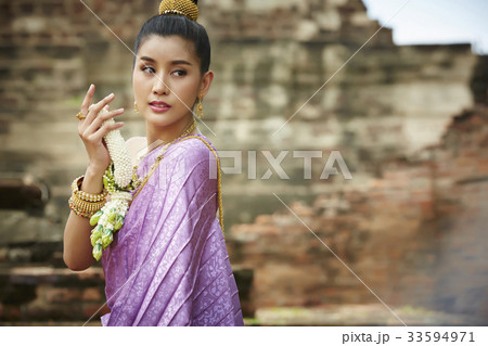 A picture of a young beautiful girl in Thai costume 33594971