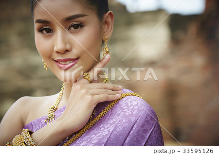 A Thai beautiful woman is looking at camera 33595126