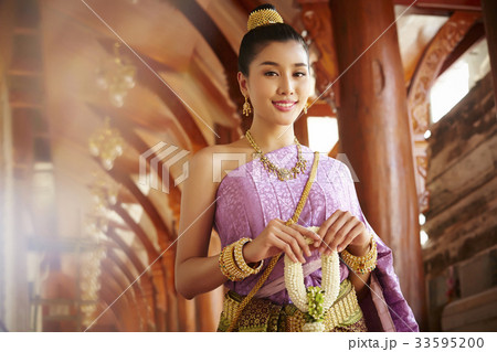 The portrait of Thai girl standing in hallway of the temple 33595200