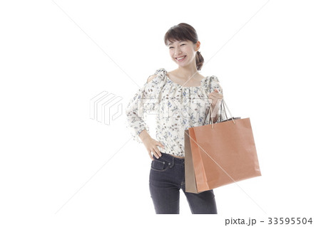 買い物イメージの女性 買い物イメージの女性 33595504