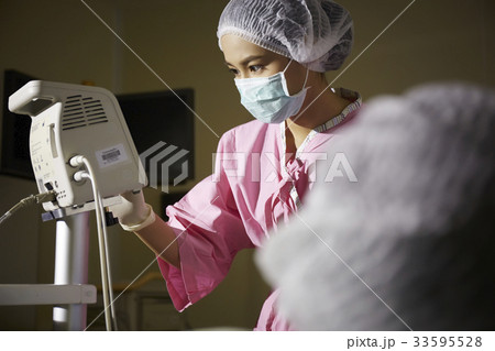 The picture of a nurse checking pulse of patient 33595528