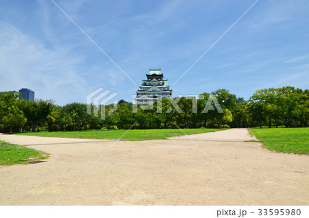 大阪城 西の丸庭園から望む天守閣の写真素材