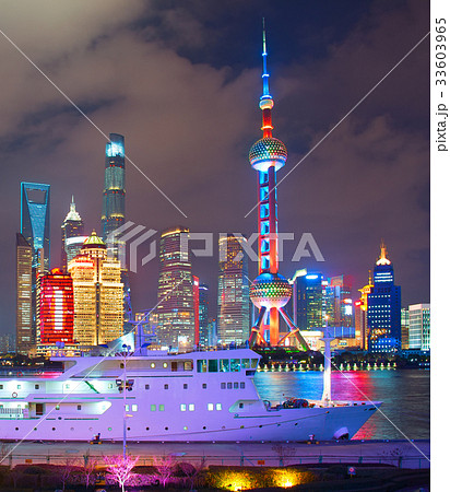 Shanghai Downtown at night, China Shanghai Downtown at night, China 33603965