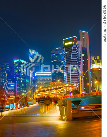 Singapore Downtown with many tourists Singapore Downtown with many tourists 33603966