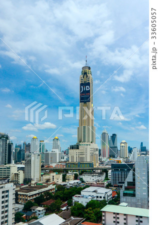 Baiyoke tower with surroundings buildings 33605057