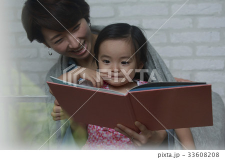 親子 絵本 読み聞かせ 親子 絵本 読み聞かせ 33608208