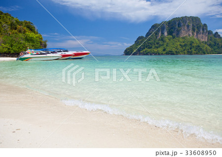 speed boat in tropical sea speed boat in tropical sea 33608950