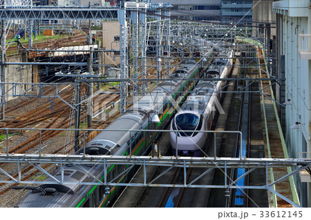 停車中の特急スーパーひたちと列車 33612145