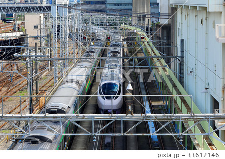 停車中の特急スーパーひたちと列車 33612146