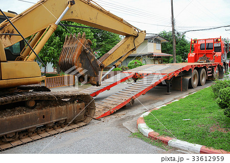 Excavators tracked motion climb up on Taylor Excavators tracked motion climb up on Taylor 33612959
