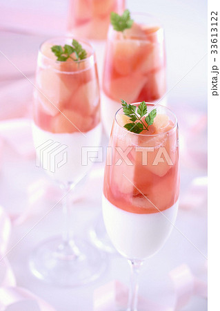 桃のコンポートゼリー ヨーグルトムース 桃のコンポートゼリー ヨーグルトムース 33613122