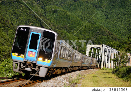 2000系+N2000系 特急南風　穴内川橋りょうのインカーブ 33615563