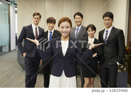 多数 仲間 同僚 33620466