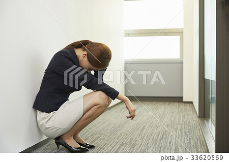 壁 廊下 女性 33620569