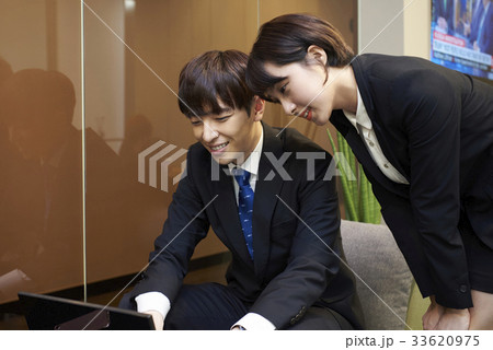 曲がる かがむ 分かち合い 33620975