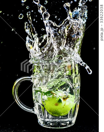 Water splash close-up macro. 33622038