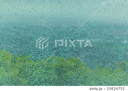 texture of the cracked glass 33624752