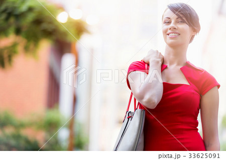 Portrait of businesswoman outside 33625091
