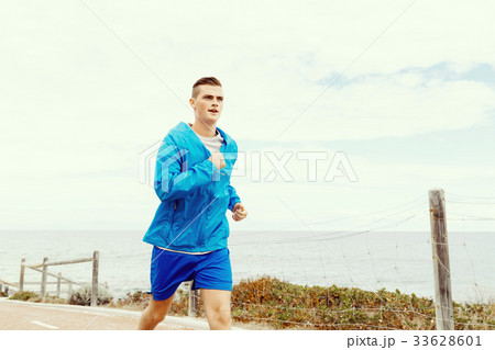 Healthy running man Healthy running man 33628601