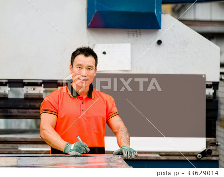 Asian worker in production plant on the factory floor Asian worker in production plant on the factory floor 33629014