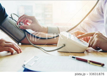Doctor Measuring arterial blood pressure patient  33631876