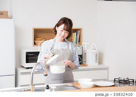 キッチン　女性 33632410