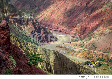 Mountain river valley in Yunnan 33633186