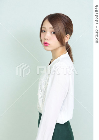 若い女性 ポートレート 若い女性 ポートレート 33633946