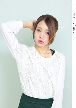 若い女性　ヘアスタイル　ポートレート 33633953