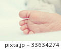 Baby's foot 33634274