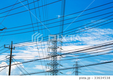 高圧電線と鉄塔 高圧電線と鉄塔 33634538