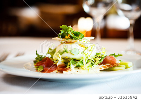 Fresh salad of mozzarella 33635942