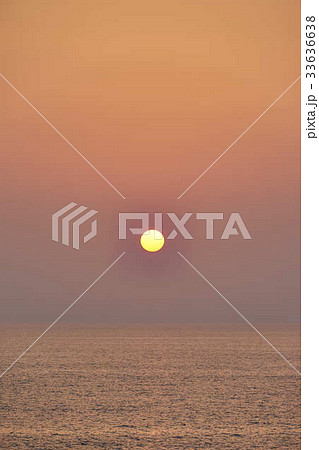 船上からの日本海の夕暮れ 33636638