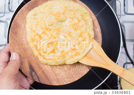 Chef putting cooked roti to the plate  33636801