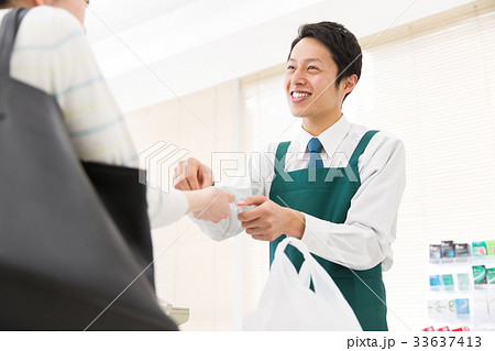 コンビニ 売店 買いもの レジ 仕事 33637413