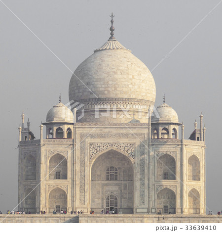 Amazing view on the Taj Mahal in sunset light 33639410